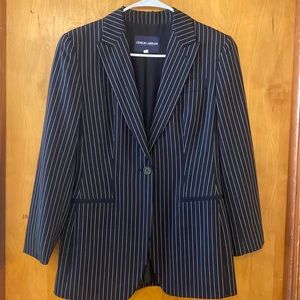 Giorgio Armani blazer size 40{us4) only worn once